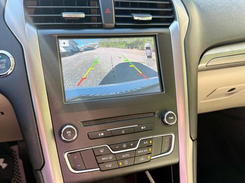 Used 2017 Ford Fusion SE w/ Fusion SE Technology Package FWD image 13