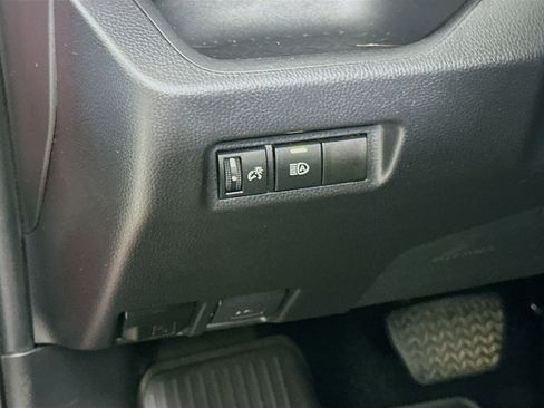 Used 2022 Toyota RAV4 LE image 16