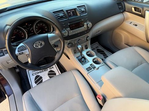 Used 2011 Toyota Highlander SE image 13