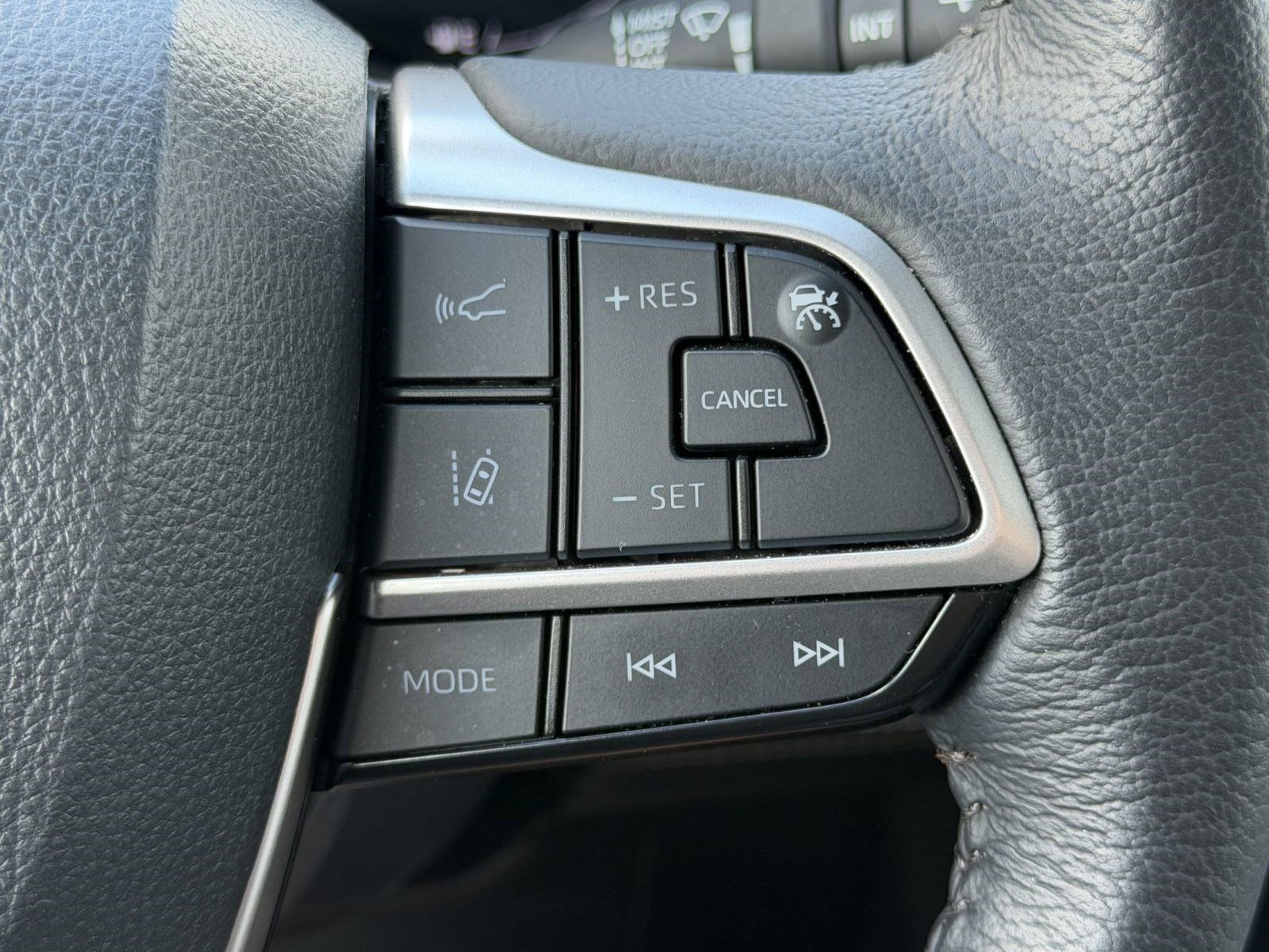 Used 2026 Toyota Sienna XLE FWD image 18
