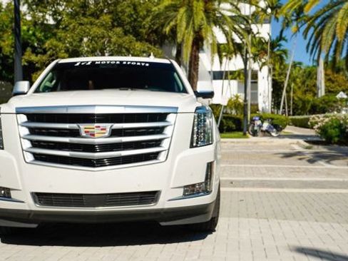 Used 2019 Cadillac Escalade ESV Premium Luxury RWD image 8