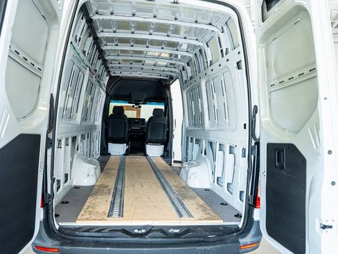 Used 2023 Mercedes-Benz Sprinter 3500 image 39