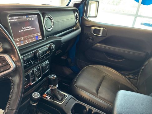 Used 2023 Jeep Wrangler Unlimited Sahara w/ Cold Weather Group AWD/4WD image 24