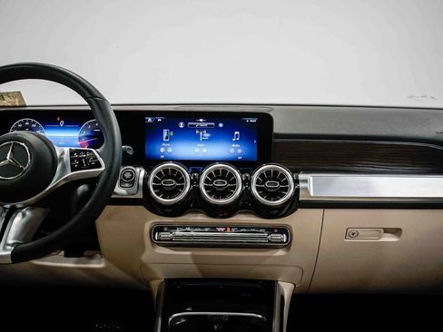Used 2026 Mercedes-Benz GLB 250 image 13