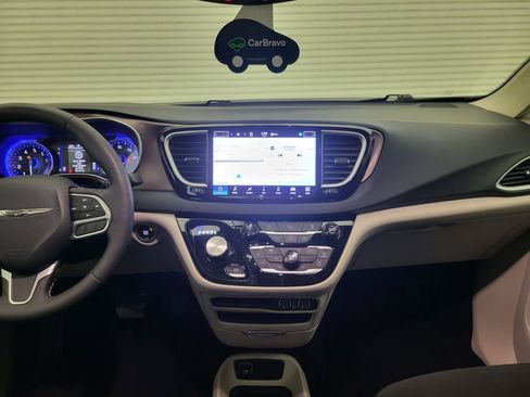 Used 2024 Chrysler Voyager LX FWD image 42