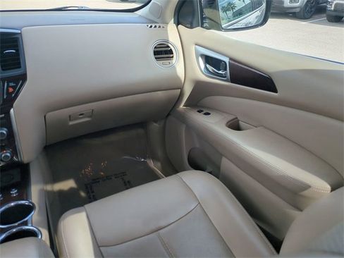 Used 2015 Nissan Pathfinder Platinum image 17