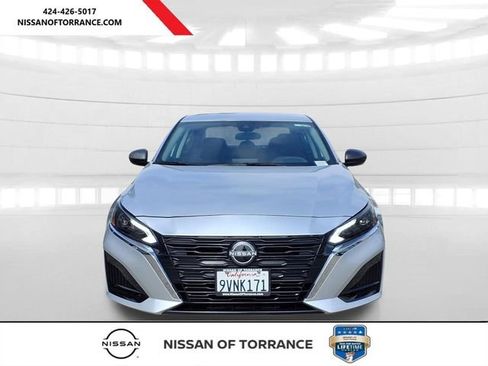 Used 2024 Nissan Altima 2.5 SV FWD image 2