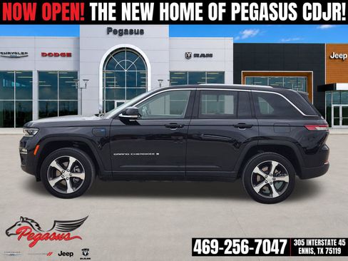 Used 2023 Jeep Grand Cherokee 4WD 4xe w/ Luxury Tech Group II image 3