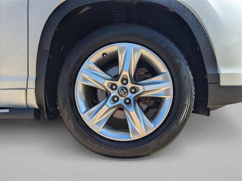 Used 2017 Toyota Highlander Limited image 21