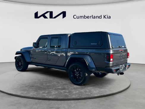 Used 2025 Jeep Gladiator Sport AWD/4WD image 3