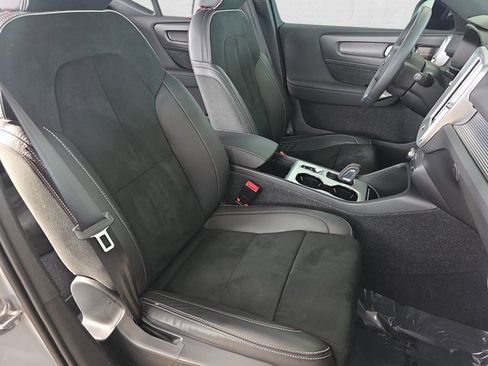 Used 2022 Volvo XC40 T5 R-Design w/ Advanced Package image 10