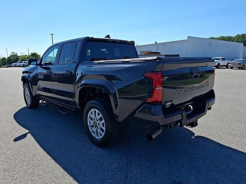 Certified 2025 Toyota Tacoma SR5 AWD/4WD image 4