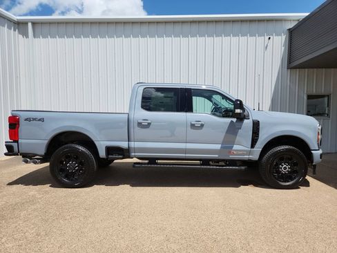 New 2026 Ford F250 Lariat w/ Black Appearance Package AWD/4WD image 23
