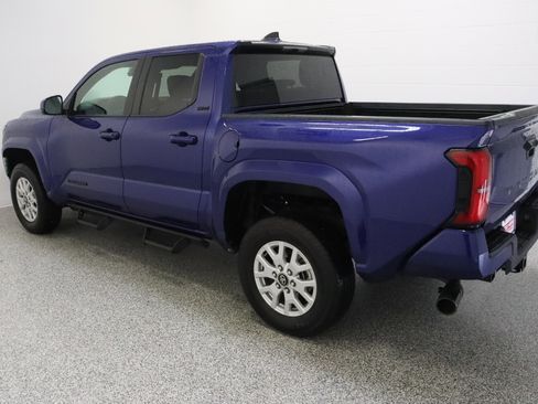 Used 2025 Toyota Tacoma SR5 RWD image 9