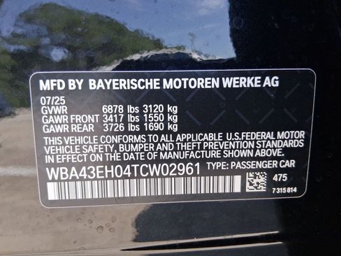 New 2026 BMW 750e xDrive w/ Premium Package image 17