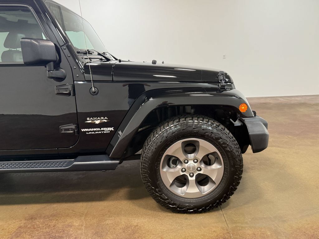 Used 2018 Jeep Wrangler Unlimited Sahara AWD/4WD image 31