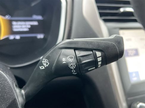 Used 2020 Ford Fusion SE image 25