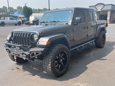 Used 2023 Jeep Gladiator Sport AWD/4WD image 7