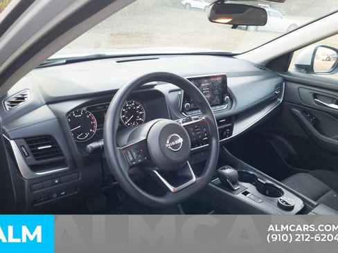 Used 2024 Nissan Rogue SV image 21