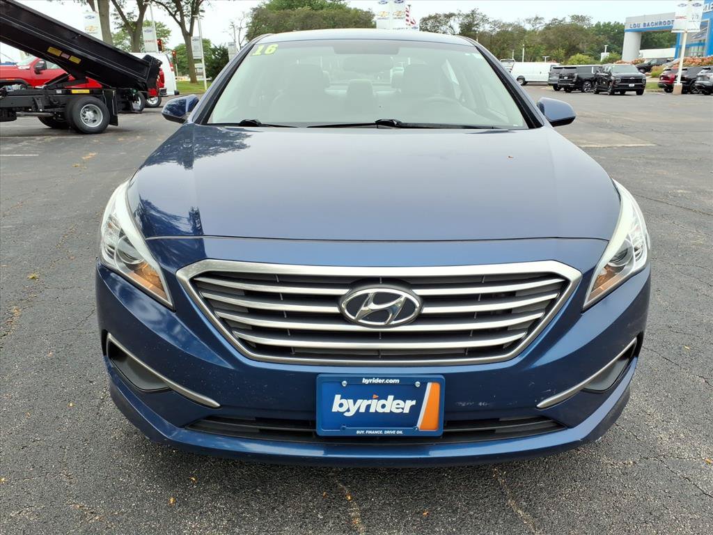 Used 2016 Hyundai Sonata SE FWD image 2
