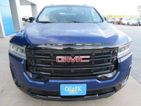 Used 2023 GMC Acadia SLE w/ Driver Convenience Package FWD image 8