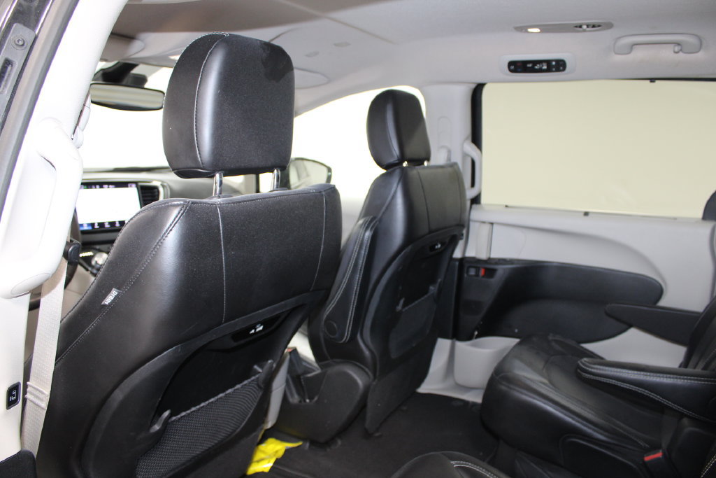 Used 2024 Chrysler Pacifica Touring-L FWD image 18