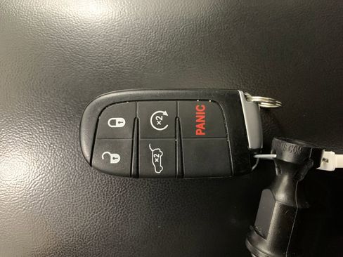 Used 2019 Jeep Grand Cherokee Altitude AWD/4WD image 17