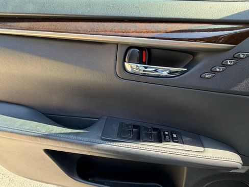 Used 2013 Lexus ES 350 w/ Luxury Pkg FWD image 26