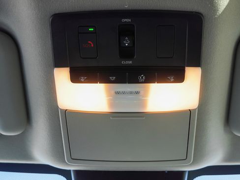 Used 2024 Nissan Sentra SR w/ SR Premium Package image 29