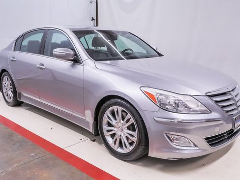 Used 2013 Hyundai Genesis 3.8 w/ Premium Pkg image 5