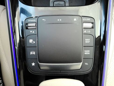 Used 2022 Mercedes-Benz EQB 300 4MATIC image 47