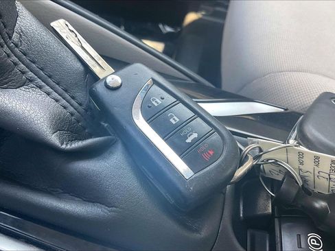 Used 2021 Toyota Corolla LE w/ Carpet Mat Package (TMS) image 14