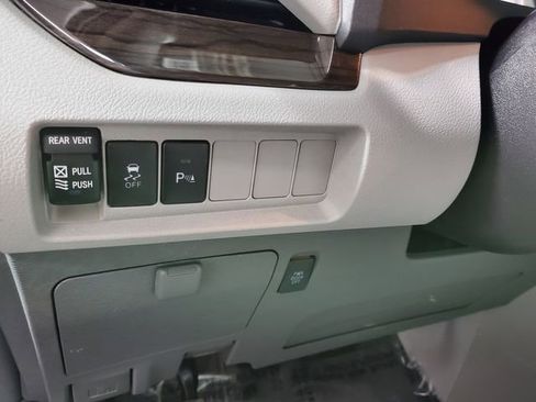 Used 2019 Toyota Sienna XLE image 21