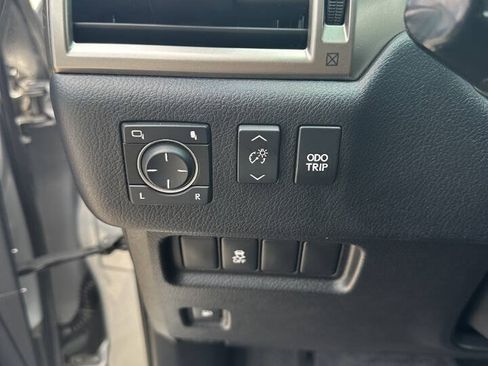 Used 2011 Lexus GX 460 w/ Comfort Plus Pkg AWD/4WD image 9