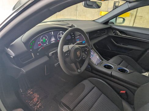 Used 2025 Porsche Taycan image 26