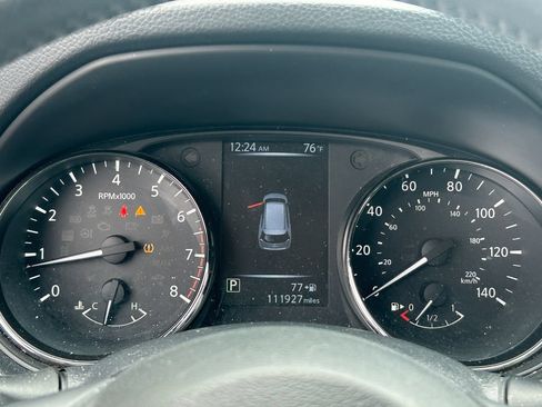 Used 2017 Nissan Rogue SV FWD image 23