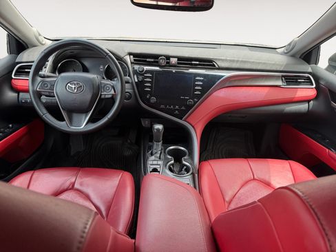 Used 2018 Toyota Camry XSE FWD image 10