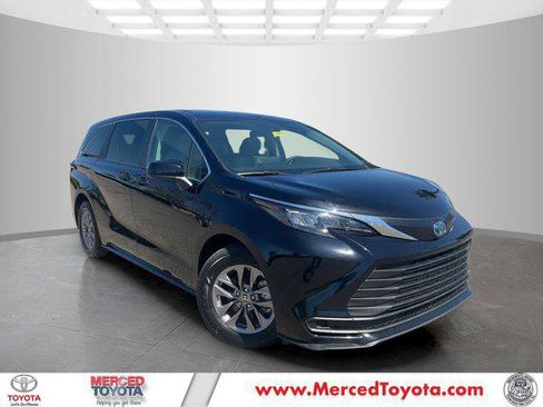 Certified 2024 Toyota Sienna LE image 1