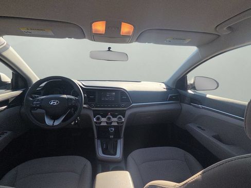 Used 2019 Hyundai Elantra SE FWD image 18