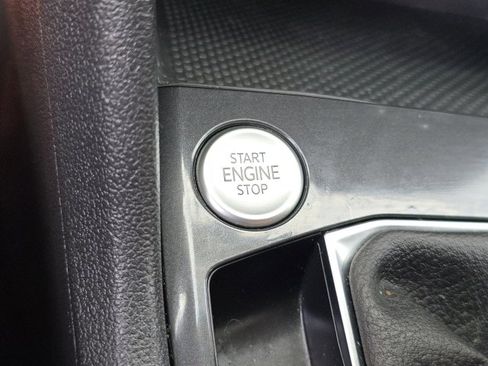 Used 2022 Volkswagen Tiguan S image 6