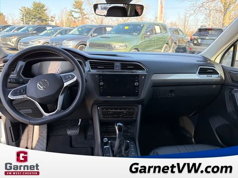 Used 2024 Volkswagen Tiguan SE image 13