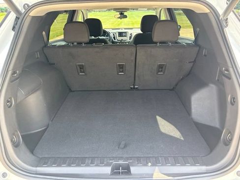 Used 2024 Chevrolet Equinox LT FWD image 17