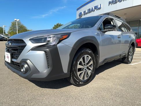 Certified 2025 Subaru Outback Premium image 3