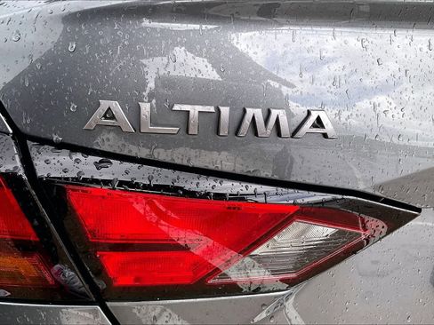 Used 2025 Nissan Altima 2.5 SV image 7