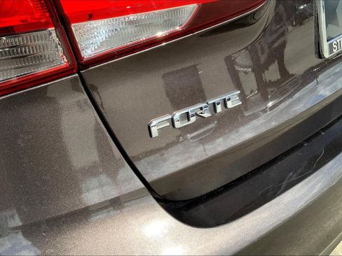 Used 2018 Kia Forte LX FWD image 30