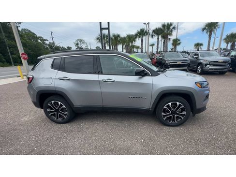 Used 2022 Jeep Compass Limited AWD/4WD image 9