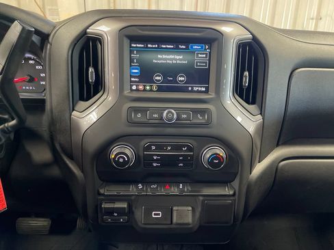 Used 2019 Chevrolet Silverado 1500 Custom Trail Boss w/ Custom Convenience Package AWD/4WD image 19