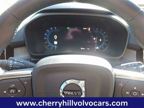 Certified 2023 Volvo XC40 B5 Ultimate w/ Protection Package Premier image 19