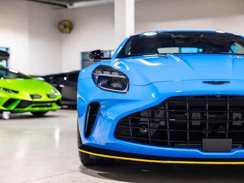 Used 2025 Aston Martin V8 Vantage Coupe image 21