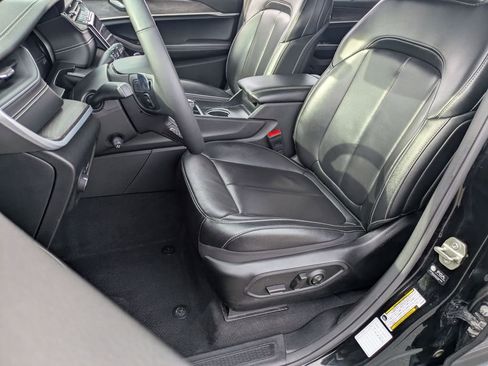 Used 2024 Jeep Grand Cherokee L Limited w/ Luxury Tech Group II image 14